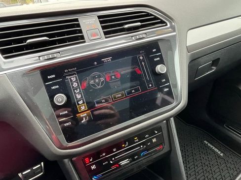 Used 2024 Volkswagen Tiguan SE R-Line image 21