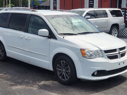 Used 2017 Dodge Grand Caravan SXT FWD image 8