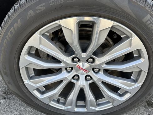 Used 2021 GMC Yukon Denali w/ Denali Premium Package image 15