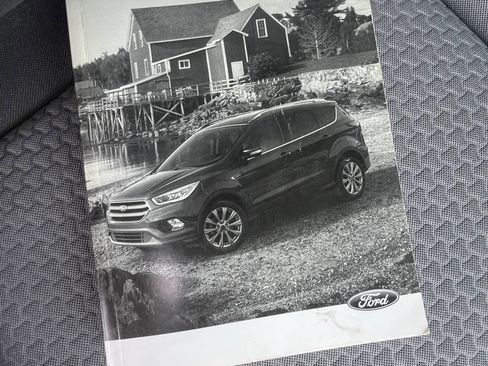 Used 2017 Ford Escape SE w/ SE Cold Weather Package image 27
