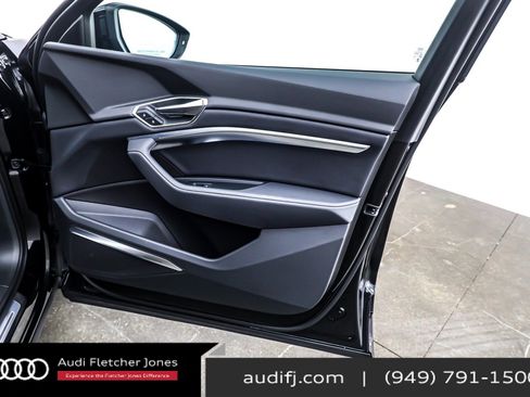 Used 2024 Audi Q8 e-tron Premium Plus w/ Premium Plus Package image 24