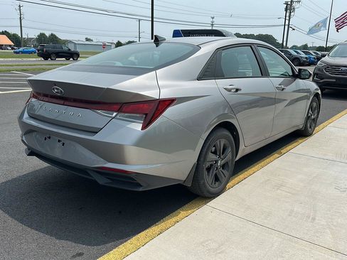 Used 2023 Hyundai Elantra SEL FWD image 5