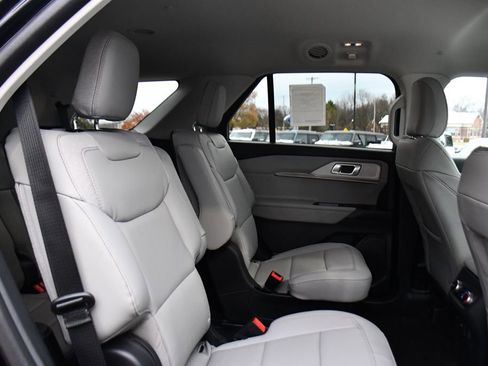 Used 2026 Ford Explorer Active w/ Active Comfort Package image 17