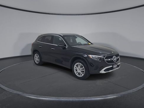 Used 2023 Mercedes-Benz GLC 300 4MATIC image 3