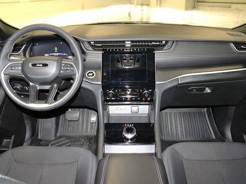Certified 2025 Jeep Grand Cherokee Laredo X w/ Luxury Tech Group I AWD/4WD image 9