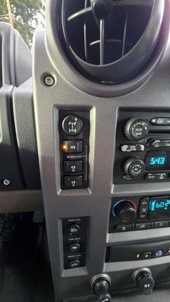 Used 2003 HUMMER H2 w/ Preferred Equipment Group AWD/4WD image 12