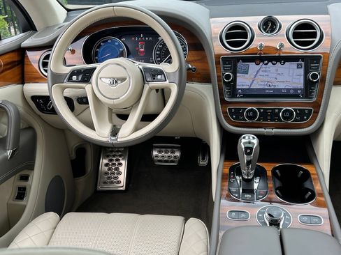 Used 2018 Bentley Bentayga AWD/4WD image 4