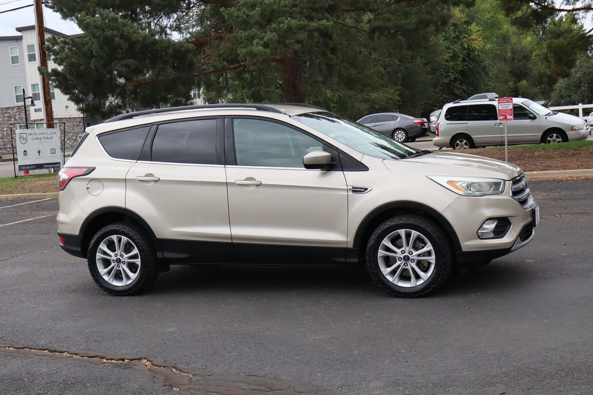 Used 2017 Ford Escape SE w/ SE Leather Comfort Package AWD/4WD image 2