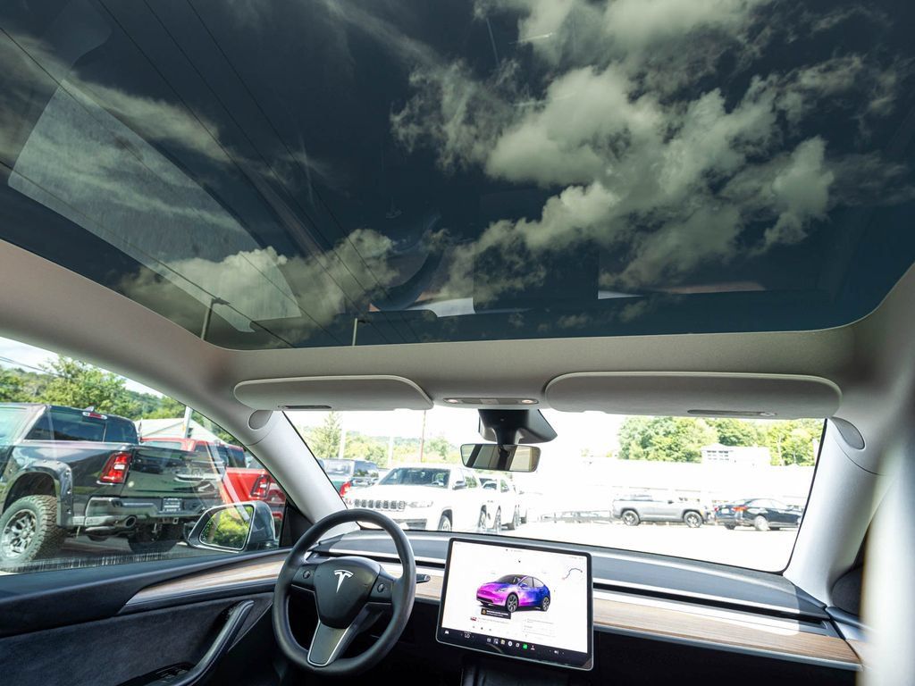 Used 2025 Tesla Model Y Long Range AWD/4WD image 29