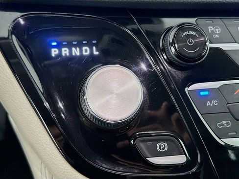 Used 2022 Chrysler Pacifica Limited image 19