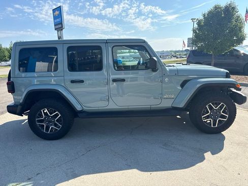 Used 2024 Jeep Wrangler Unlimited Sahara AWD/4WD image 4