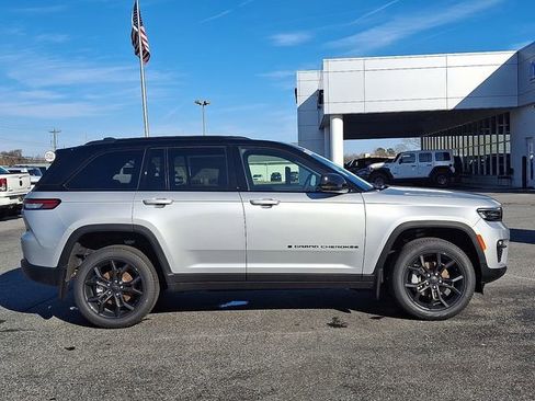 New 2025 Jeep Grand Cherokee Limited w/ MOPAR Finishing Package image 5