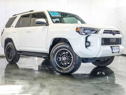 Used 2021 Toyota 4Runner SR5 Premium w/ Moonroof Package AWD/4WD image 2