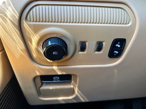 Used 2024 Jeep Grand Wagoneer Series III w/ Rear Seat Video Group 1 AWD/4WD image 64