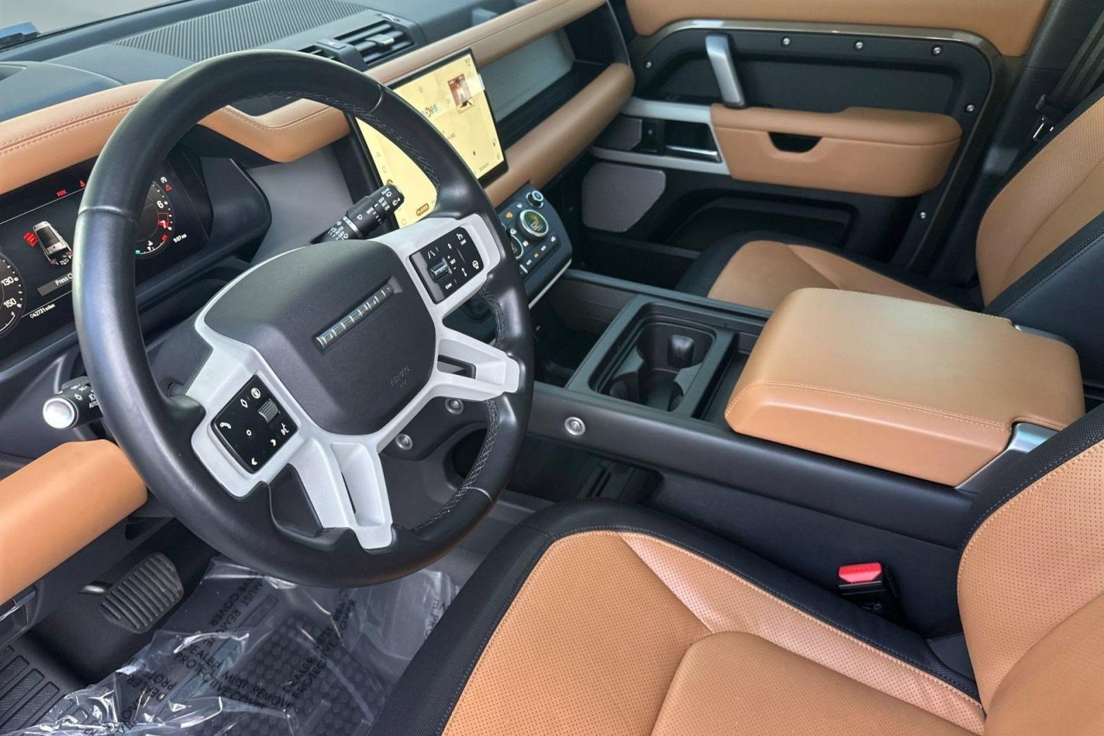 Used 2024 Land Rover Defender 130 X-Dynamic SE AWD/4WD image 4