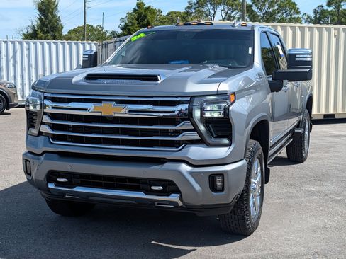 Used 2024 Chevrolet Silverado 2500 High Country w/ High Country Premium Package image 7