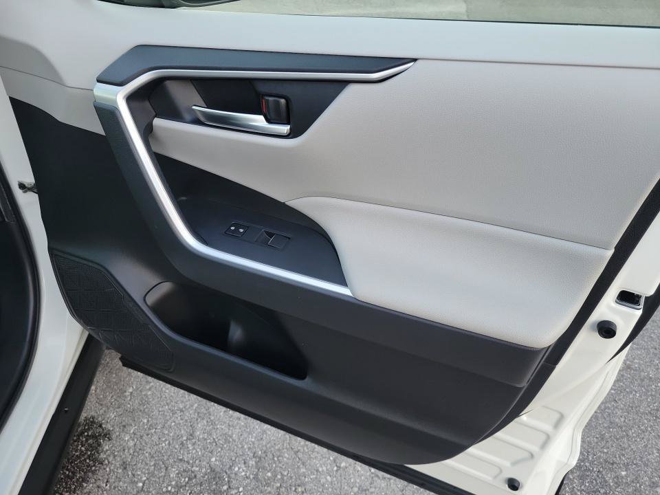 Used 2021 Toyota RAV4 XLE Premium AWD/4WD image 35