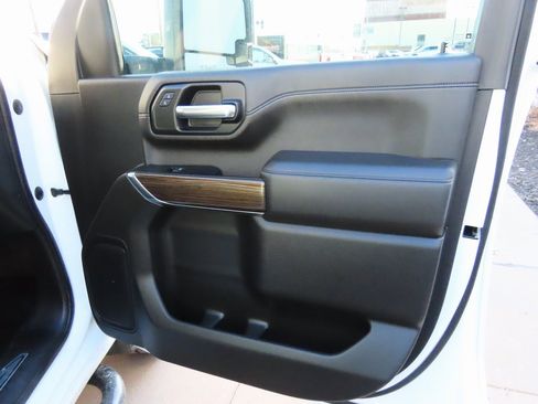 Used 2023 Chevrolet Silverado 2500 LT w/ Convenience Package image 11