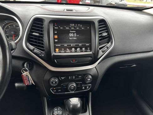 Used 2017 Jeep Cherokee Trailhawk image 21