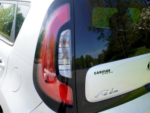 Used 2019 Kia Soul + image 12