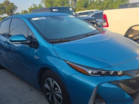 Used 2018 Toyota Prius Prime Advanced FWD image 3