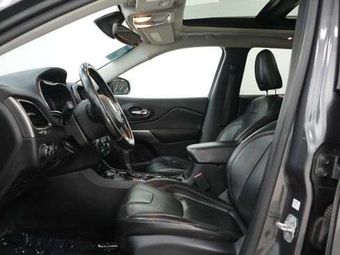 Used 2020 Jeep Cherokee Limited image 25