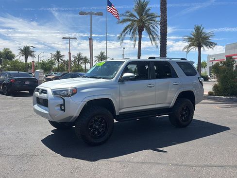 Used 2024 Toyota 4Runner SR5 Premium image 3