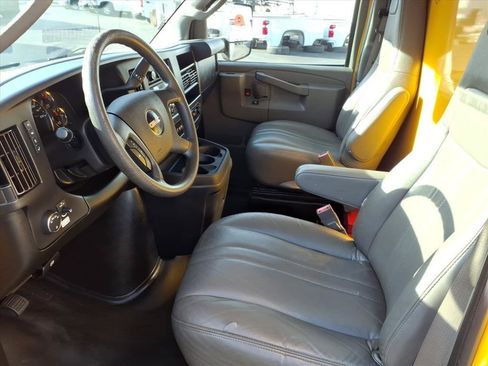 Used 2021 GMC Savana 3500 Extended w/ Power Convenience Package RWD image 9