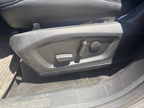 Used 2021 Ford Explorer XLT w/ Equipment Group 202A AWD/4WD image 13