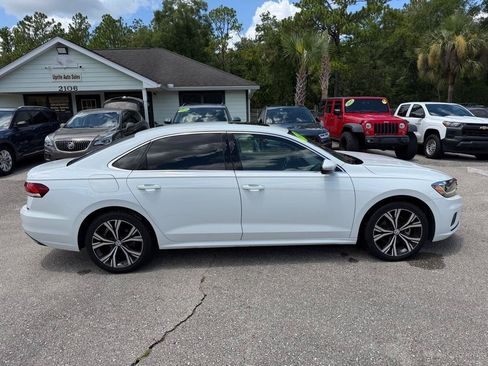 Used 2022 Volkswagen Passat 2.0T SE FWD image 4