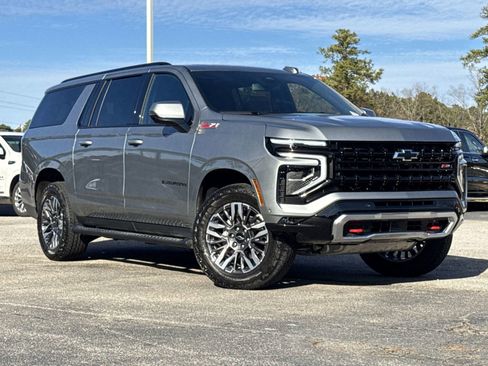 Used 2025 Chevrolet Suburban Z71 w/ Z71 Off-Road Package image 2