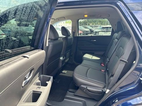 Used 2025 Nissan Pathfinder SL AWD/4WD image 20