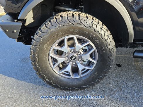 Used 2024 Ford Bronco Badlands image 9