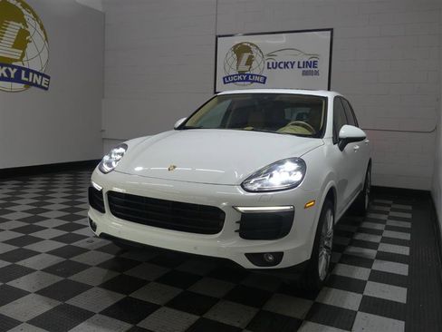 Used 2017 Porsche Cayenne Platinum Edition image 4