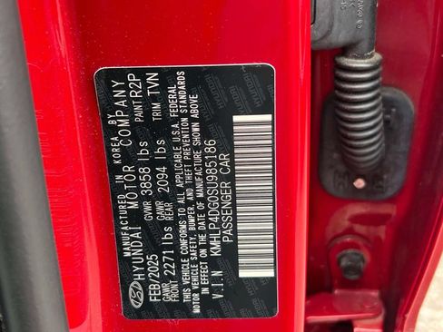 Certified 2025 Hyundai Elantra Limited FWD image 19
