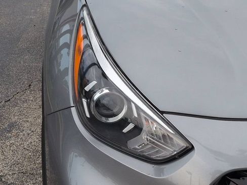 Used 2022 Kia Niro EX Premium FWD image 9