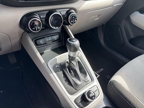 Certified 2023 Hyundai Venue SEL image 24