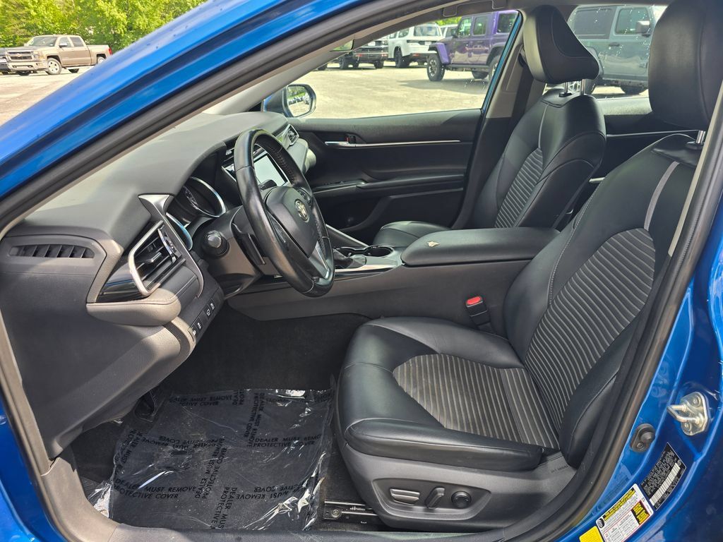 Used 2020 Toyota Camry SE FWD image 4