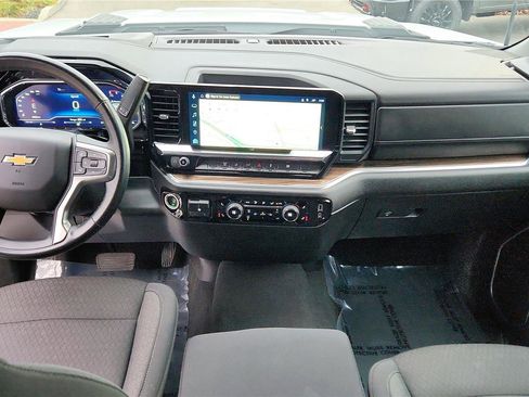 Used 2025 Chevrolet Silverado 2500 LT w/ Convenience Package image 29