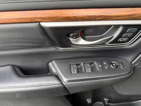 Used 2018 Honda CR-V Touring image 10