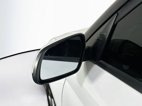 Used 2024 Hyundai Venue SEL image 16