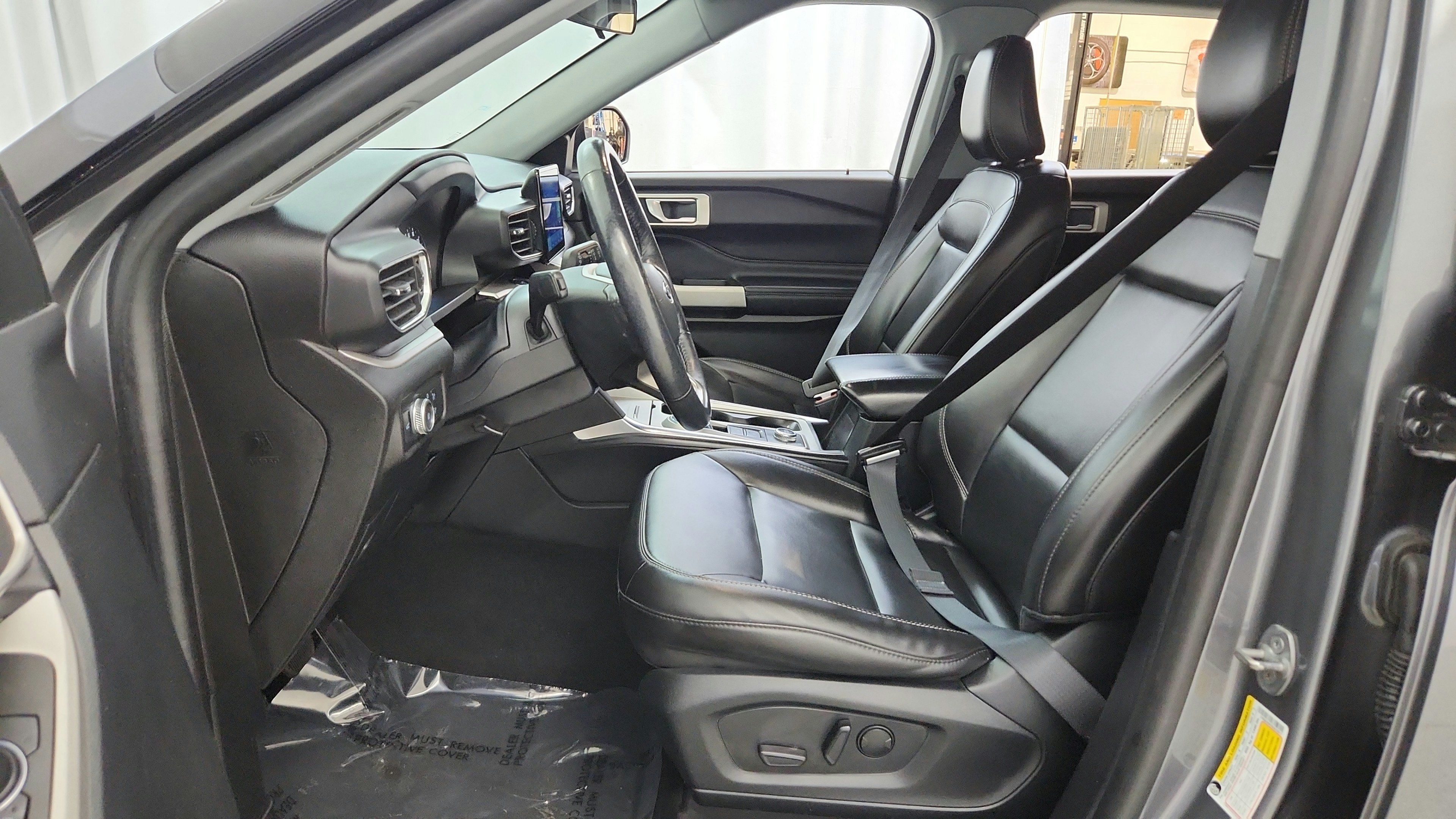 Used 2022 Ford Explorer XLT w/ Equipment Group 202A AWD/4WD image 18