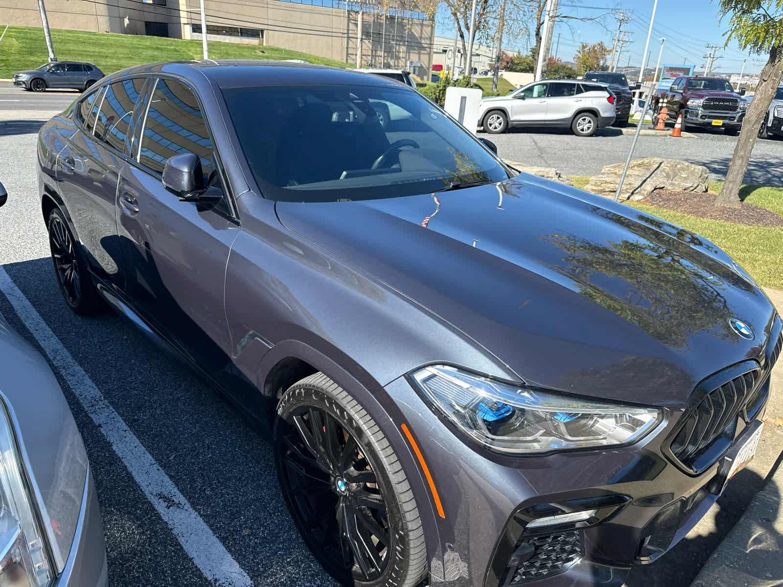 Used 2021 BMW X6 xDrive40i w/ Executive Package AWD/4WD image 2