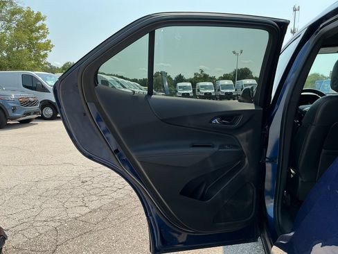Used 2023 Chevrolet Equinox RS AWD/4WD image 12