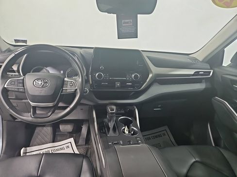 Used 2023 Toyota Highlander XLE AWD/4WD image 13