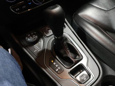 Used 2019 Jeep Cherokee Trailhawk w/ Cold Weather Group image 29