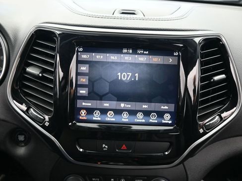 Used 2019 Jeep Cherokee Limited image 22