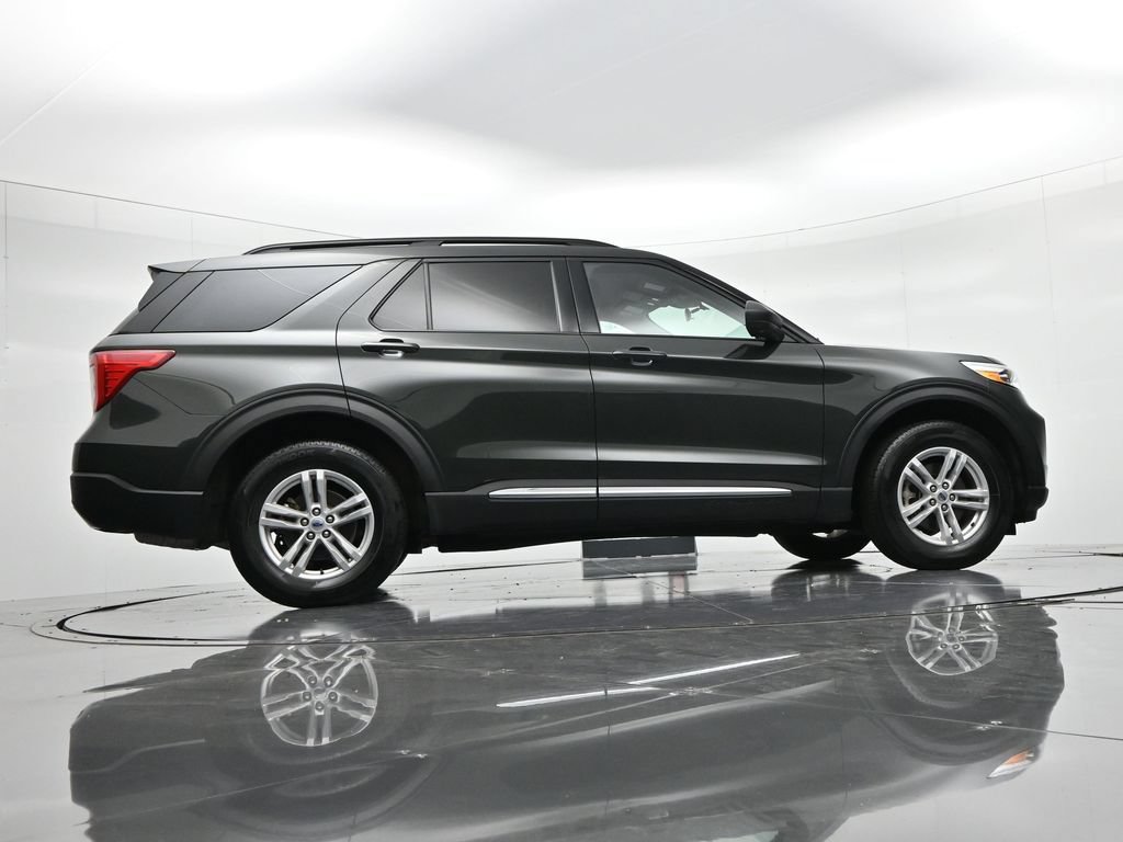 Used 2024 Ford Explorer XLT w/ Equipment Group 202A AWD/4WD image 23