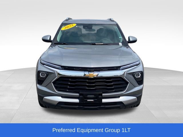 Used 2025 Chevrolet TrailBlazer LT AWD/4WD image 2