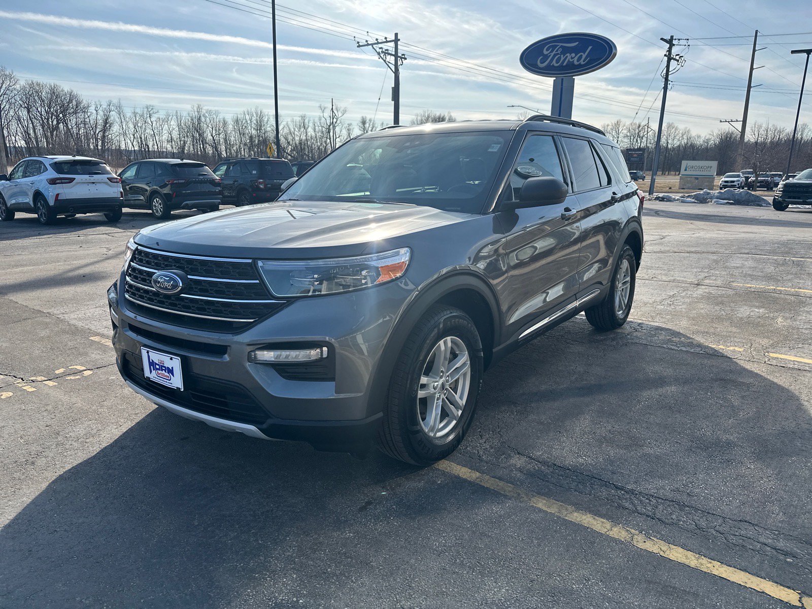 Used 2023 Ford Explorer XLT w/ Equipment Group 202A AWD/4WD image 1